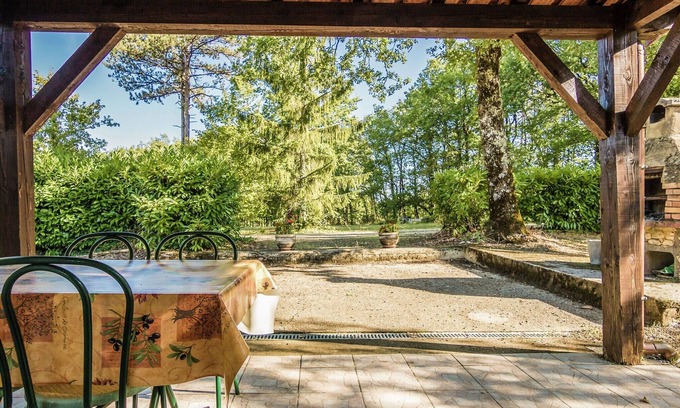 Salignac-Eyvignes House | Modern Holiday Home in Salignac-Eyvigues with Swimming Pool
