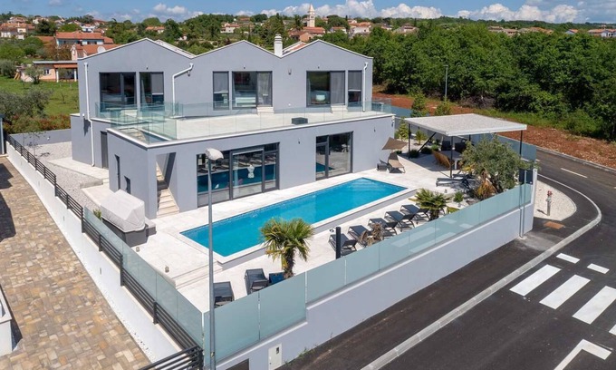 Labinci Villa | Modern holiday home with 5 bedrooms near Poreč
