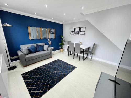 Birmingham Apartment | Modern Home, Close to the City Centre with Parking