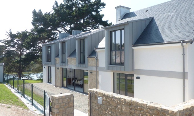 Plouhinec House | Modern Home facing the sea