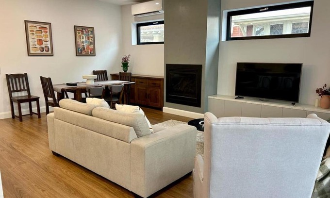 Preston House | Modern Home - gr8 4 groups