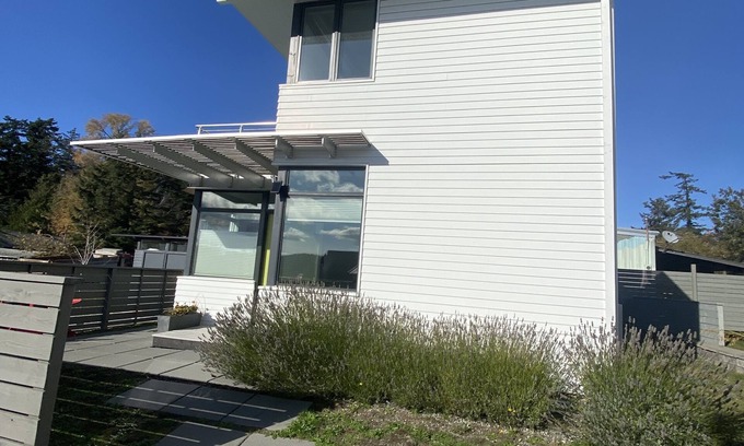 Eastsound House | Modern home in the Heart of Eastsound Village - Walk to Shops, Cafes, & Beaches