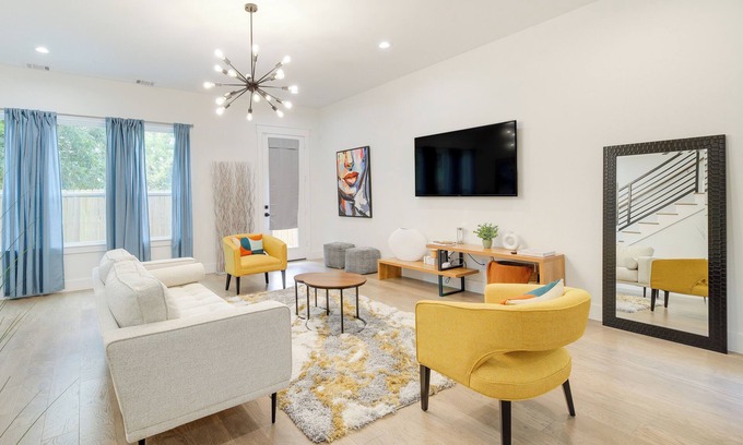 Northside House | Modern Houston Home w/Yard, 3 Mi to Toyota Center