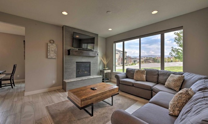 Ogden House | Modern Huntsville Resort Retreat with Deck and Hot Tub