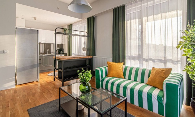 Kagithane Apartment | Modern Istanbul Flat, 10 Min to Airport Metro