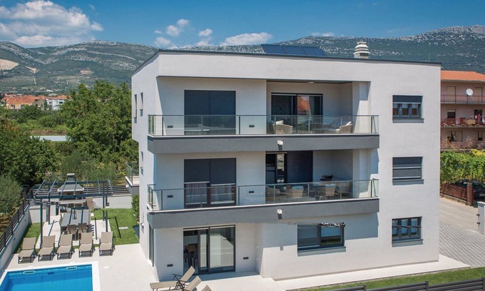 Kastel Novi Villa | Modern Kastel Villa with Private Pool, Gym, and Large Outdoor Space - Eight Bedroom Villa