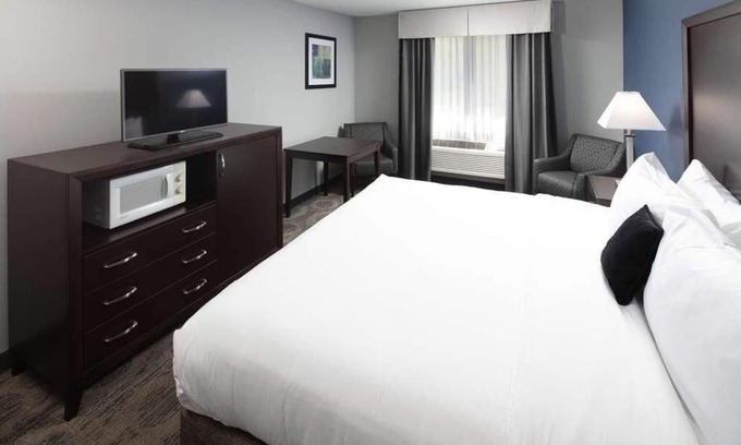 Sequim Hotel | Modern King Unit Ideal for Work Related Travel! Parking, Wi-Fi,Breakfast