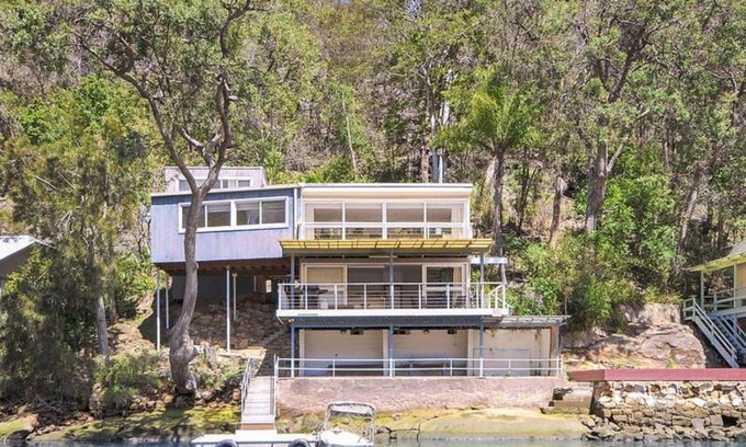 Berowra Waters House | Modern Living House with Spectacular Berowra Waters Views