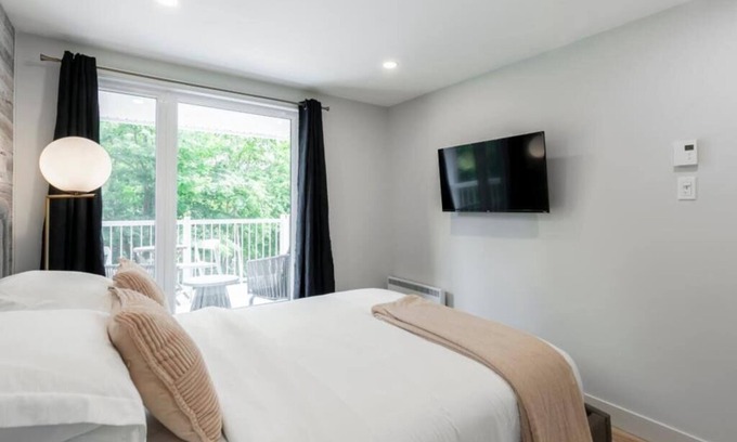 Mont-Tremblant Village Condo | Modern Lodge Pool & Spa | Mont-Tremblant
