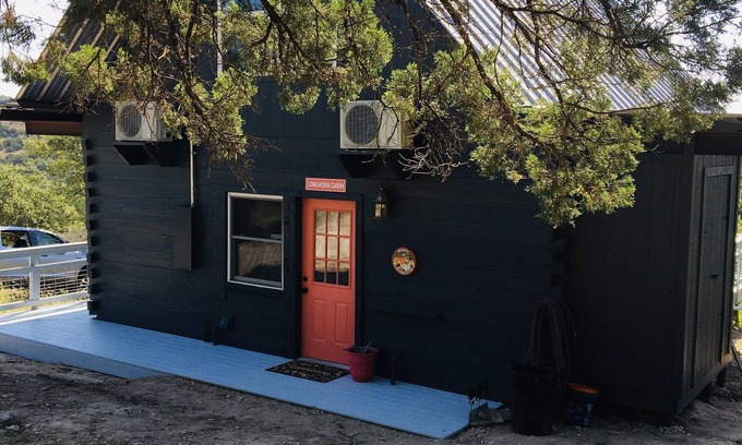 Oatmeal Cabin | Modern LONGHORN CABIN with views-Near Hidden Falls Park-2 acres, 2 min to lake