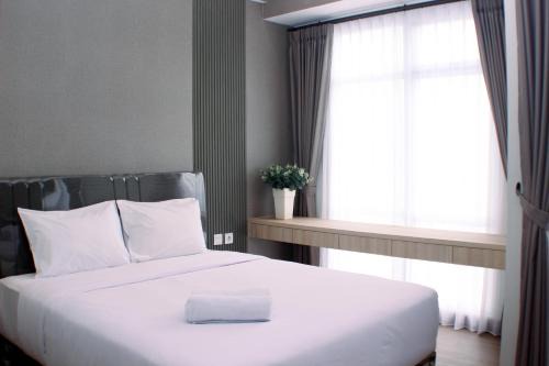 Cikarang Apartment | Modern Look and Restful Studio at 32th Floor Vasanta Innopark Apartment By Travelio