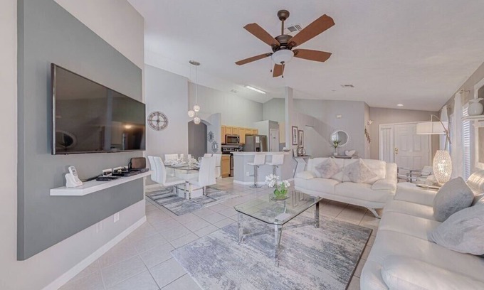 Solana Villa | ⭐Modern & Luxurious 4 Bed Home | Gated Resort | SOUTH Facing Pool | Mins to WDW⭐