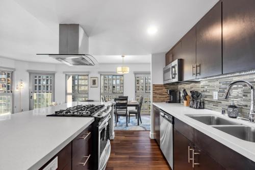 Wilshire Center Apartment | Modern Luxury 2 Bed with Panoramic City Views in Downtown LA