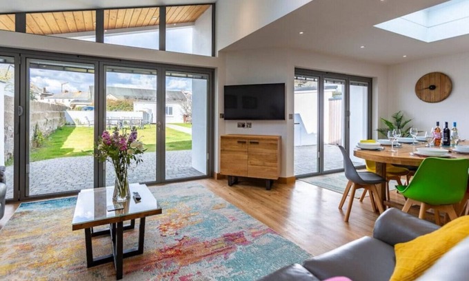 Bude House | Modern, luxury and spacious - A great place for family and friends to relax!