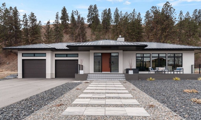 Okanagan-Similkameen House | Modern luxury family bungalow with direct access to Skaha Lake in Kaleden.