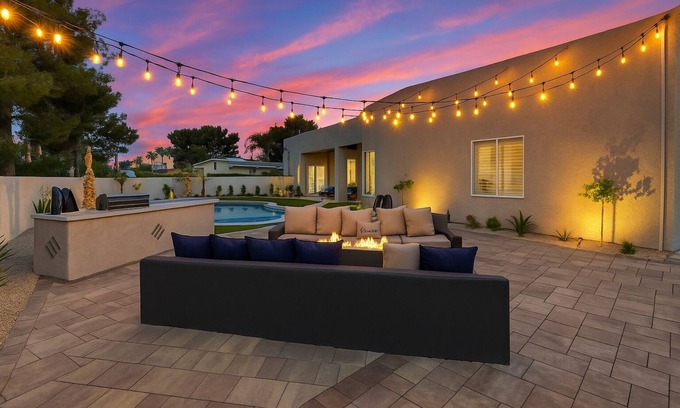 Las Vegas House | Modern luxury home ! 7 mins from the strip