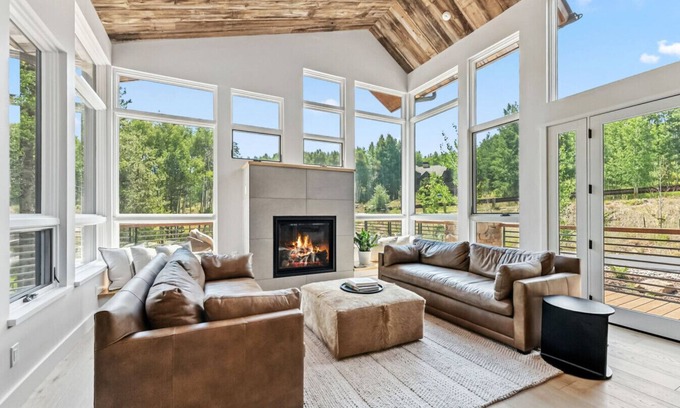 Silverthorne Apartment | Modern Luxury Home Near 4 Ski Resorts