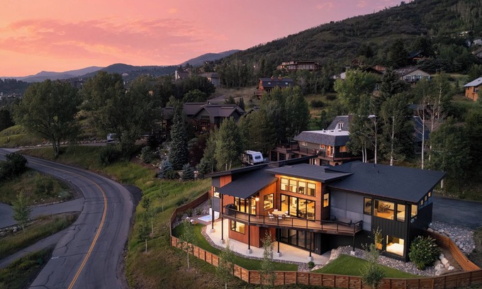 Steamboat Springs House | Modern Luxury Home + Hot Tub + Close to skiing + Ski Shuttle – Cazador Lodge