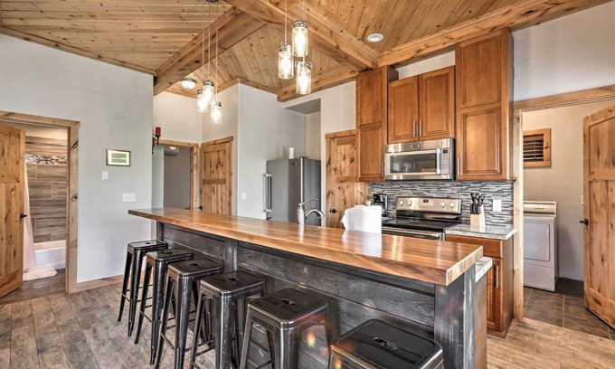Ashton Apartment | Modern Main Street Apt - Near Outdoor Recreation!