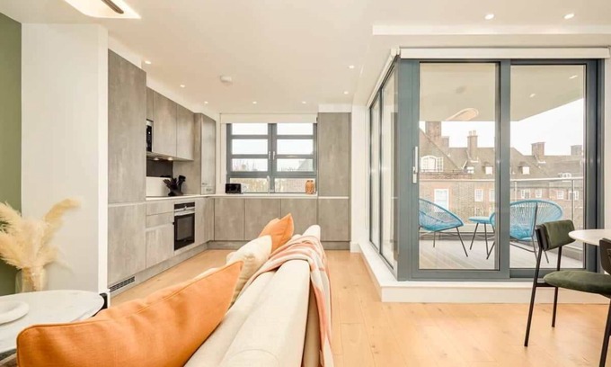 St. Johns Wood Apartment | Modern Marylebone apartment with balcony