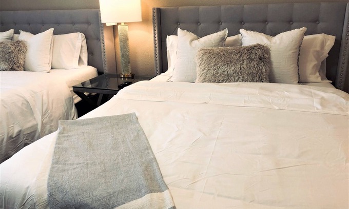Midland House | Modern Masterpiece at Graceland!