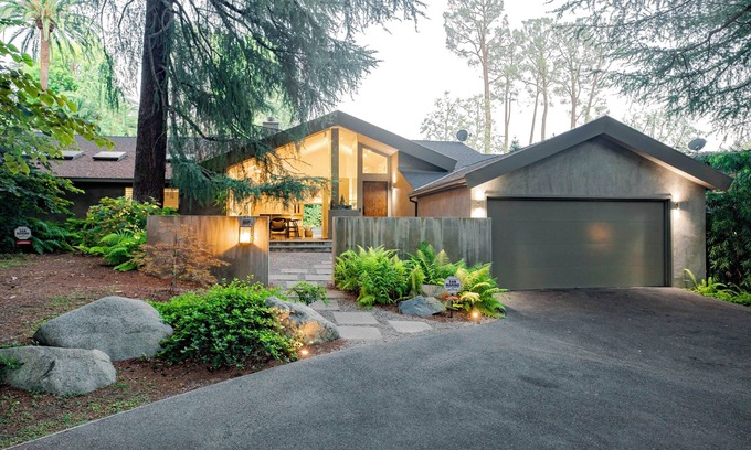 La Canada Flintridge House | Modern MidCentury Oasis in La Cañada Flintridge with Pool/HotTub, AC, WiFi, more