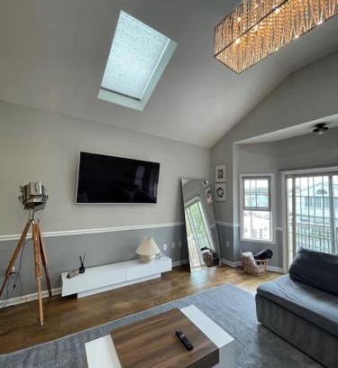 Hackensack River Waterfront House | Modern minimalistic 3 bdr Apt Townhouse