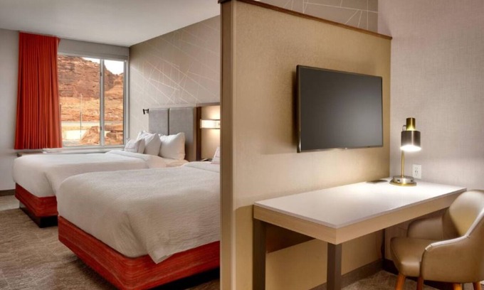 Moab Hotel | Modern Moab Suites with Pool, Minutes from Arches and Canyonlands National Parks