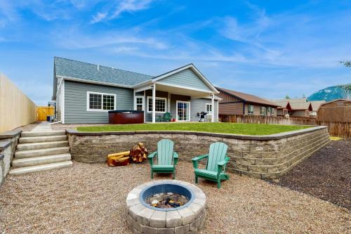 Columbia Falls House | Modern Mountain View Escape