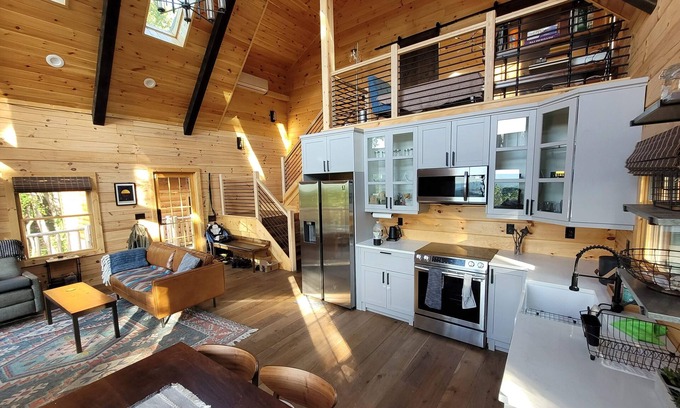 Bergton Cabin | Modern Mountaintop Log Home with Amazing Views!