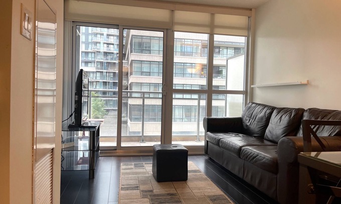 Toronto Entertainment District Condo | Modern & Neat Condo in Downtown + 1 Free Parking