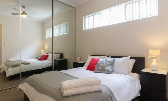 Cloverdale Apartment | Modern Neat Convenient Apartment Close to Airport