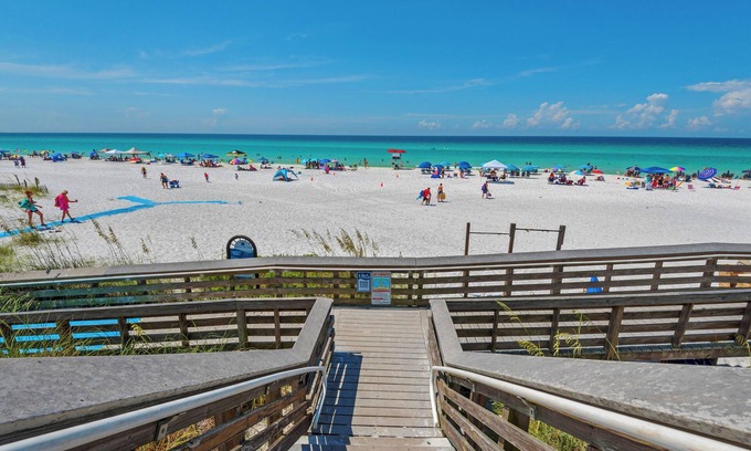 Gulf Place Condo | Modern + New Construction & Gulf Views; 3 Pools & Steps to Beach