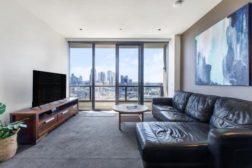 Southbank Apartment | Modern Nomads Waterfront Residence Near Casino with River View