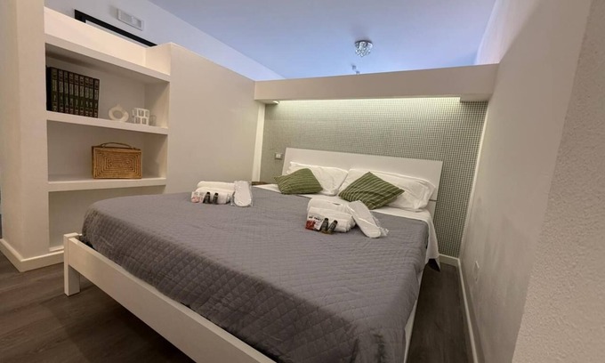 Centro Urbano Apartment | Modern one-bedroom designer apartment