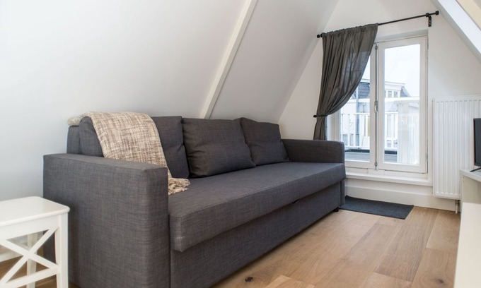 Da Costabuurt Apartment | Modern one bedroom roof apartment, sleeping up to four guests, in Amsterdam’s treasured Jordaan di