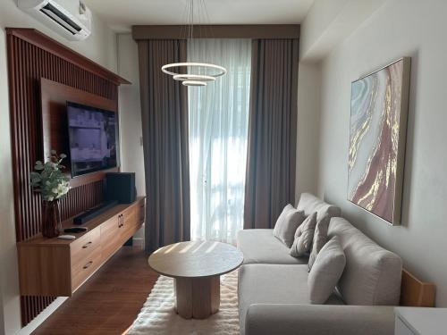 Cebu Apartment | Modern One Bedroom with Balcony near Cebu IT Park