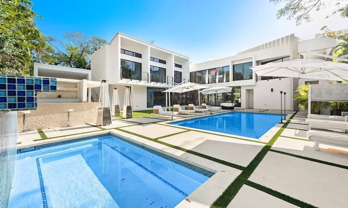 Country Club Section Villa | Modern Pool Oasis 5BR/7BTH Villa