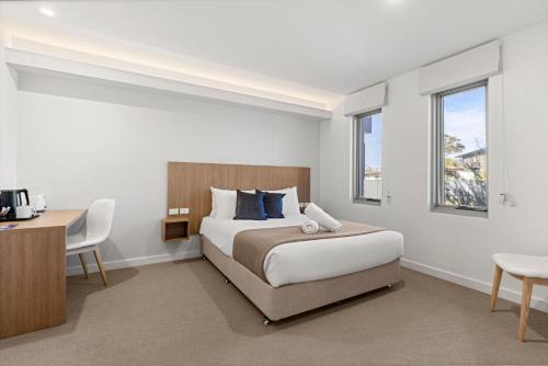 Callala Beach Hotel | Modern Queen Studio - 6 Min Walk to Beach