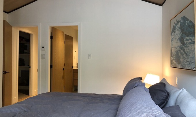 Blackcomb House | Modern renovated townhouse with Private hot tub in The Woods