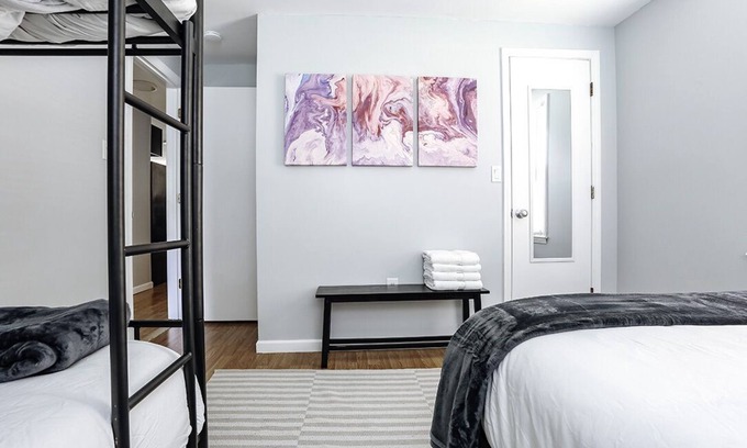 Fayetteville House | Modern Retreat ★ Minutes from NRG Nat’l Park