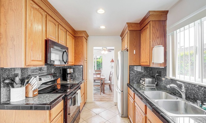 Clairemont Mesa West House | Modern San Diego Bungalow w/Yard - 5 Mi to Beach!