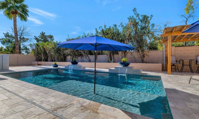 Trails North House | Modern Scottsdale Home, 4 bedrooms! FREE Pool heat, Nearby GOLF @ TPC & Kierland