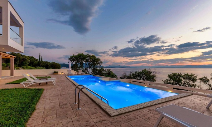 Agia Pelagia Chlomou Villa | Modern Seafront Villa, A/C, Private Pool, Amazing Sea Views & Beautiful Sunrises - 30m from the Sea!