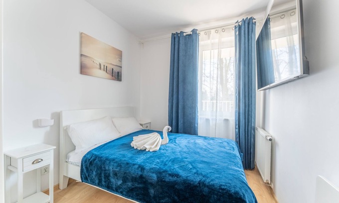 Kolobrzeg Apartment | Modern Seaside Apartment with Pool & Balcony