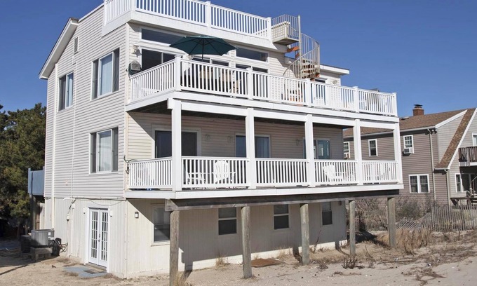 Ship Bottom House | Modern Ship Bottom Oceanfront House with Amazing Ocean Views
