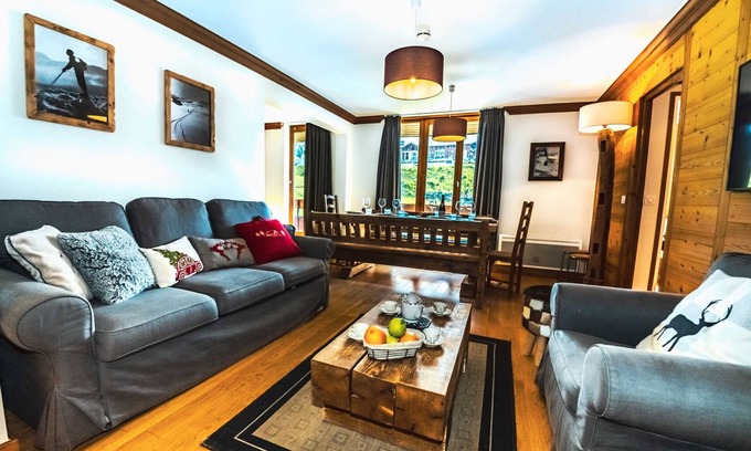 Le Lavachet Apartment | Modern Ski-In/Ski-Out Apartment with Balcony, Stunning Views & WiFi in Tignes