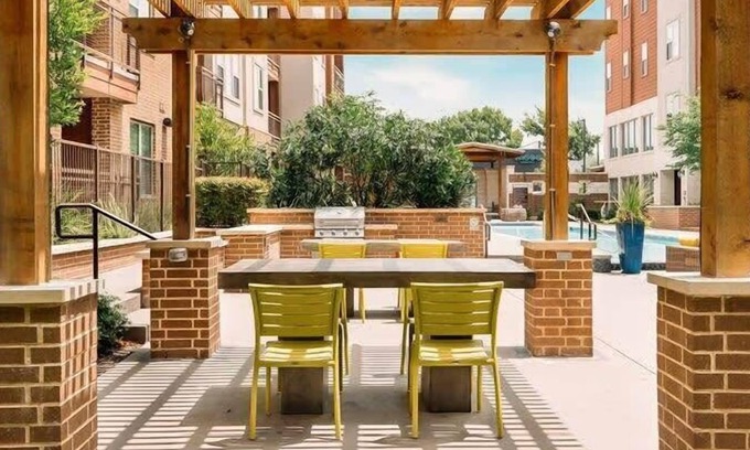 West Congress Apartment | Modern SoCo CozySuites w/2 Pools! #03