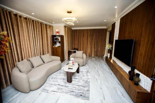 Accra House | Modern Spacious 1BR Studio Apt with Smart lock, Fast Wifi & Secure parking in Oyarifa, Accra