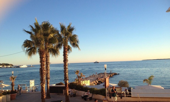 Juan-les-Pins Apartment | modern, spacious and bright apartment facing the sea, near shops